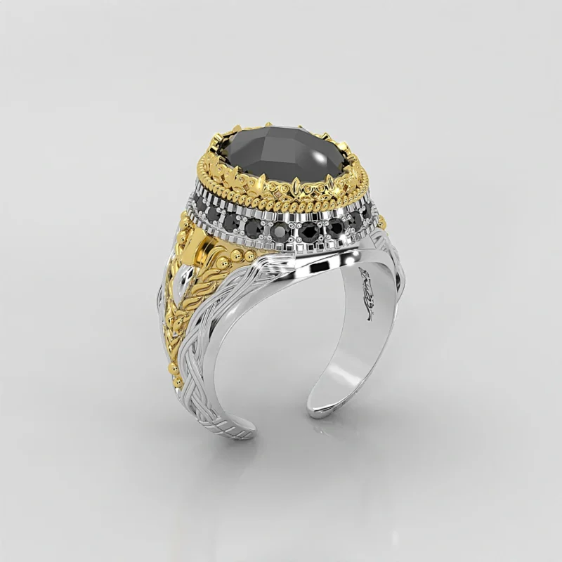 Bague chevalière homme ajustable en argent sterling poli avec pierre aqeeq noire ovale, dague dorée sculptée, sertie de pierres noires, style arabe yéménite, vue de debout.
